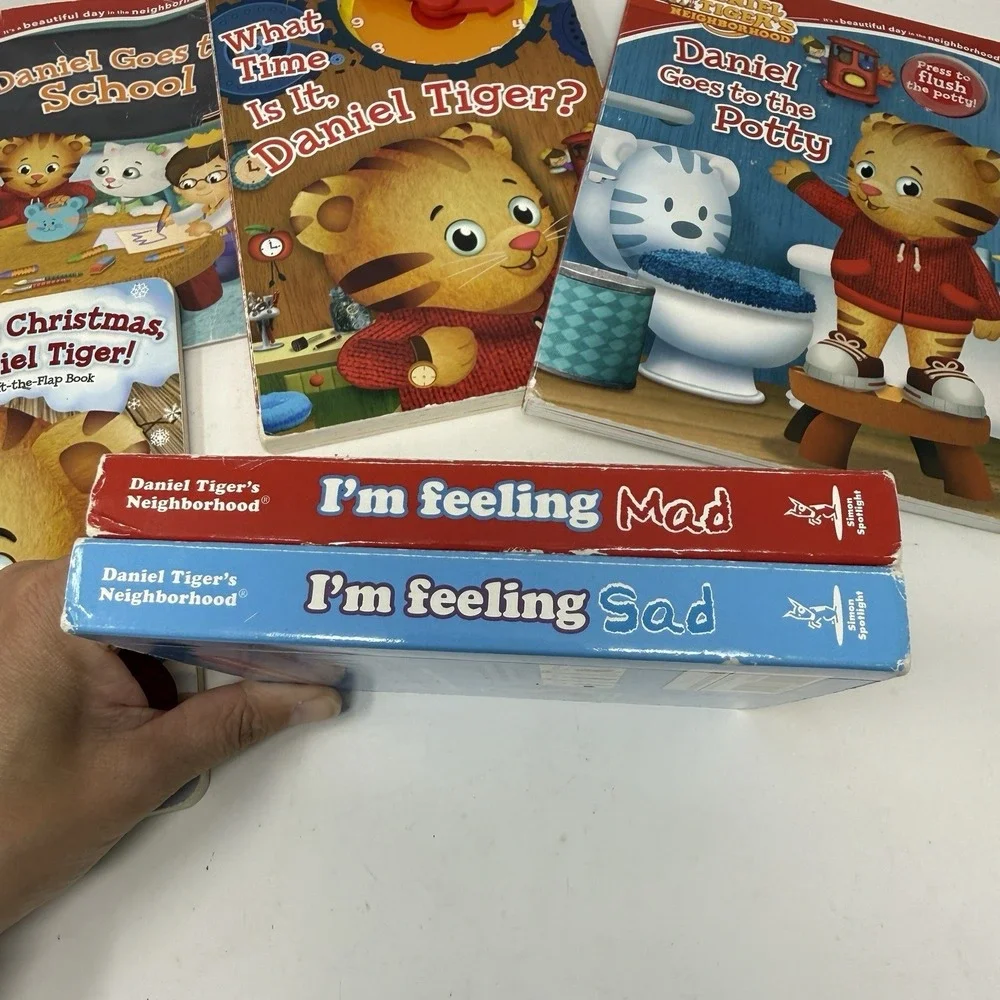 Daniel Tiger's Neighborhood Books Lot Of 6 HCs & PBs - Daniels Goes Potty +